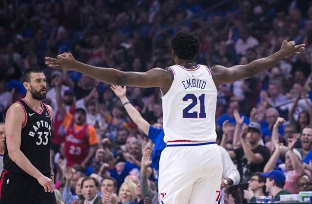  恩比德统治内线76人轻取公牛豪取东部第一战绩  