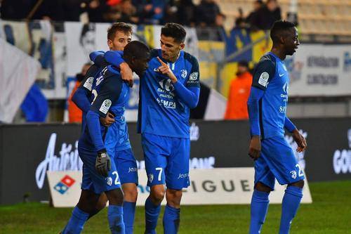  格勒诺布尔年轻门将惊艳全场，扑救获赞